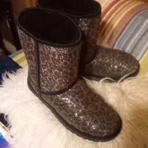 Ugh leopard boots size 9